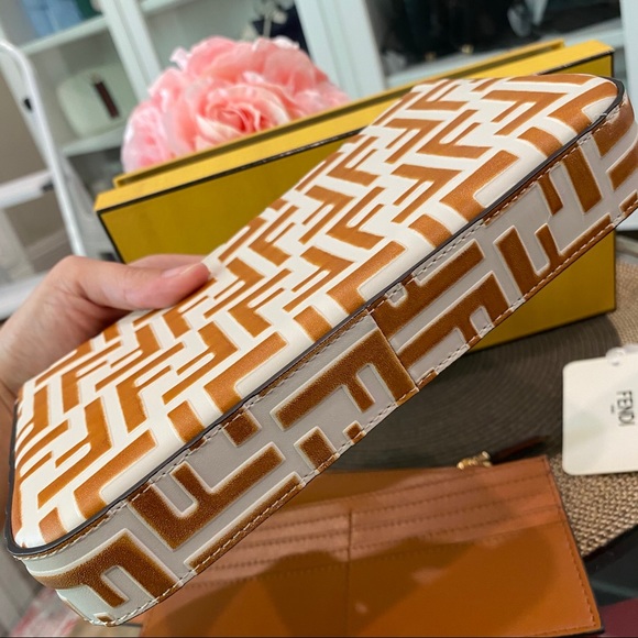 NEW FENDI CHAIN WALLET WITH POUCHES CROSSBODY BAG - Picture 9 of 11